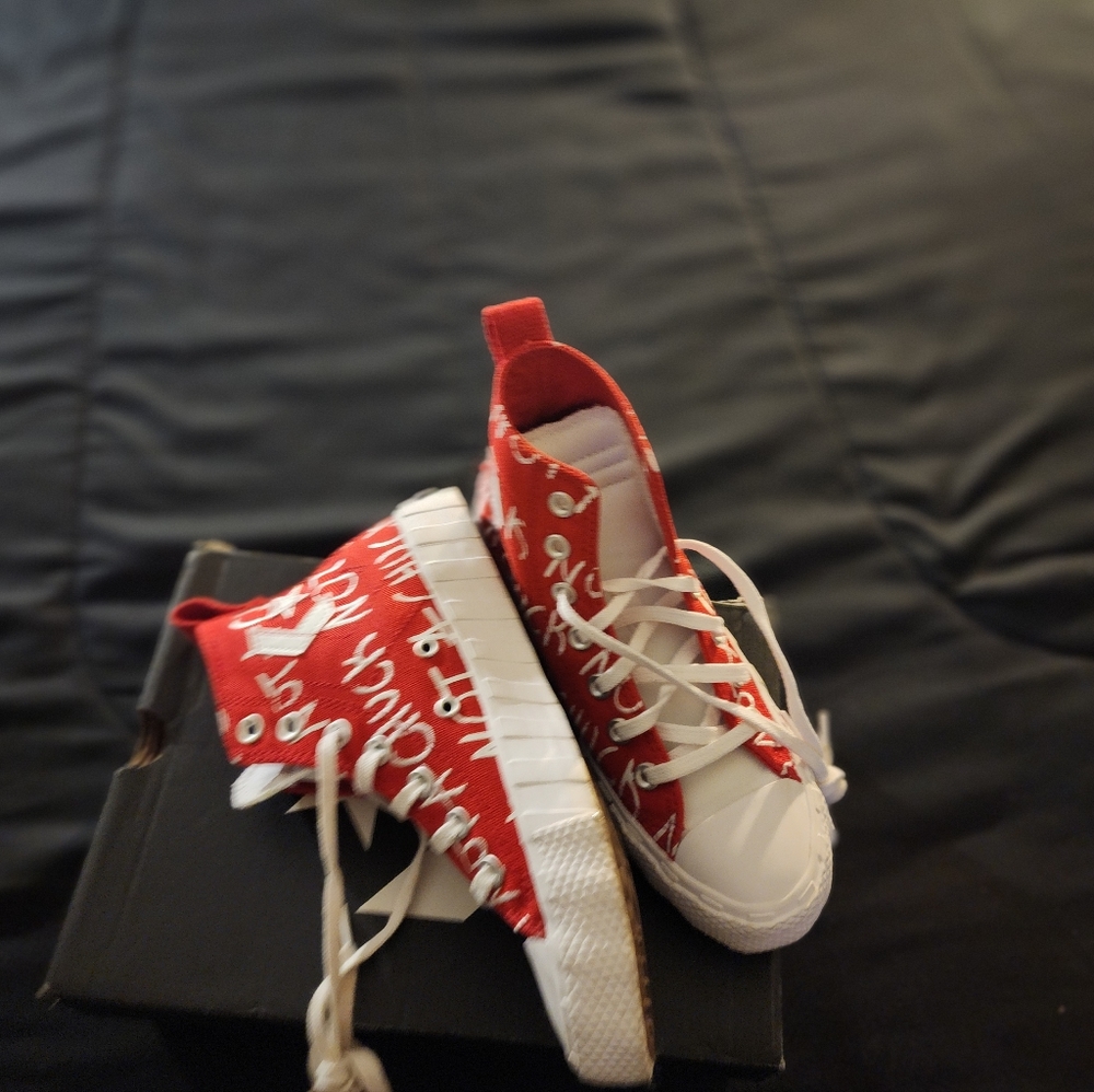 Converse - Picture 2 of 4